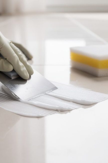 découvrez des méthodes simples et efficaces pour enlever facilement la colle à carrelage sans abîmer vos surfaces. suivez nos conseils pratiques étape par étape.