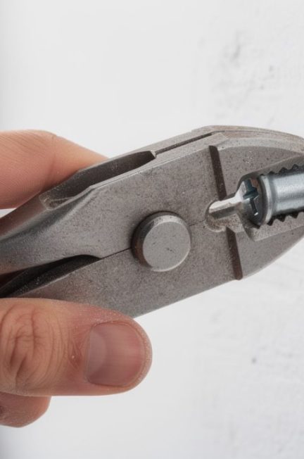 découvrez quel outil choisir pour sertir efficacement une cheville molly et réussir vos fixations en toute simplicité.